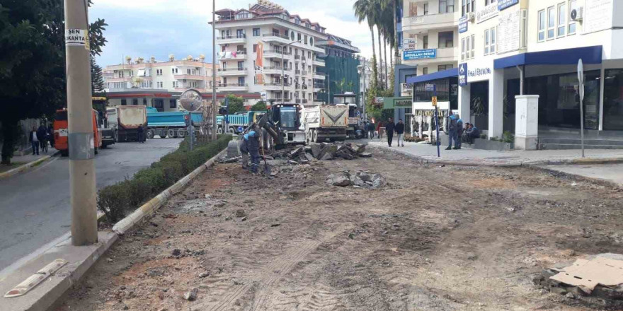 Alanya’da Başkent Kavşağı ile Yunus Emre Caddesi arası yenileniyor