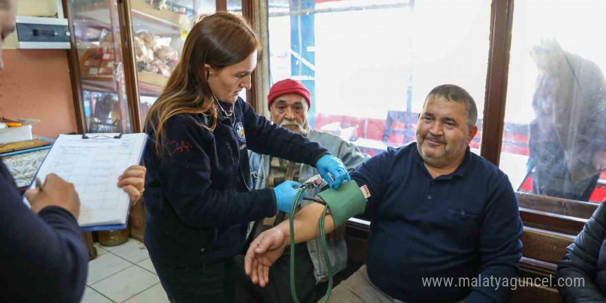 Alanya’da evde sağlık taramaları yılbaşında da devam ediyor