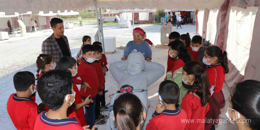 Alanya’da öğrenciler sanatla tanışıyor