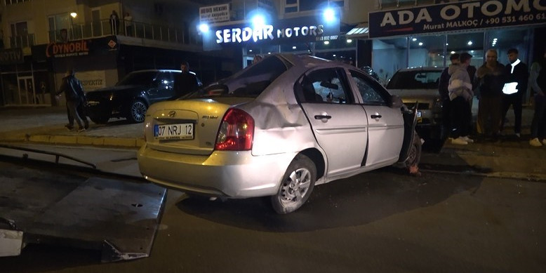 Alanya’da otomobil palmiye ağacına çarptı: 1 ölü, 3 yaralı