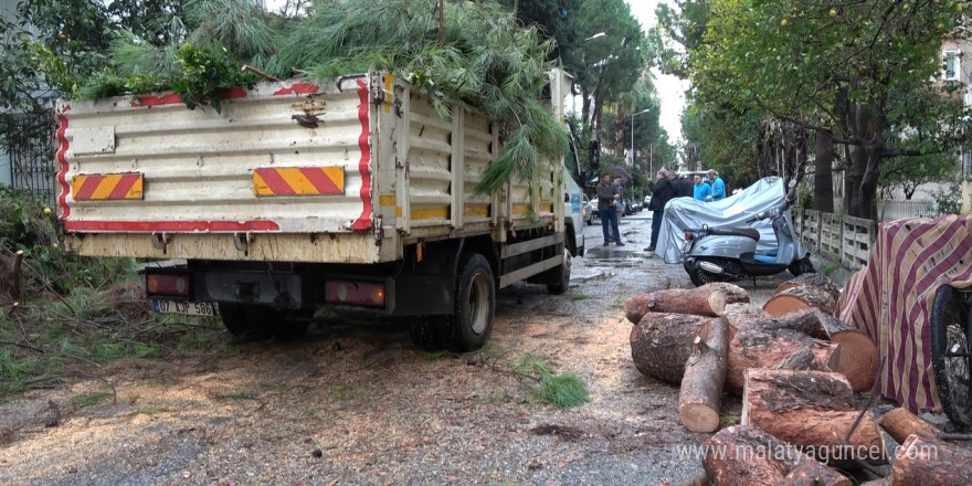 Alanya’da sağanak yağışın etkisi gündüz ortaya çıktı