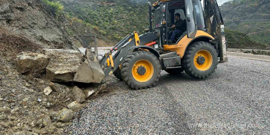 Alanya’da yağıştan etkilenen mahalle yollarında bakım ve onarım