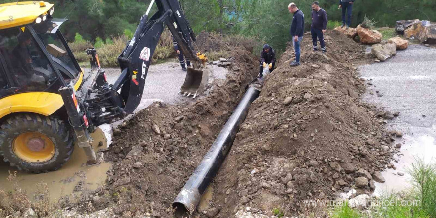 Alanya’da yağıştan etkilenen mahalle yollarında bakım ve onarım