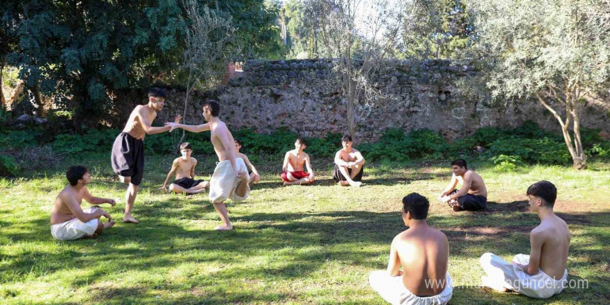 Alanya’nın geleneksel Yörük oyunu ’Aksır’ Unesco yolunda