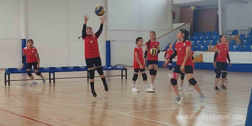 Alaplı Merkez Ortaokulu Voleybol Takımı Zonguldak Şampiyonası’nda