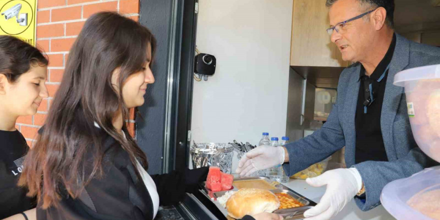 Alaşehir Belediyesinden öğrencilere yemek hizmeti