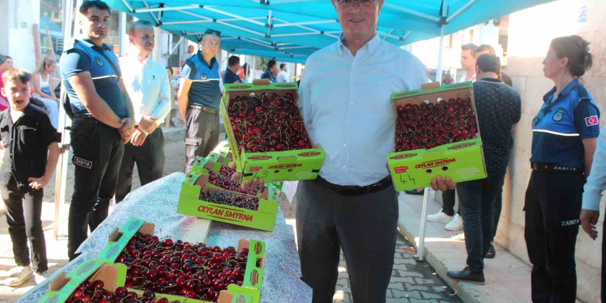 Alaşehir’in en güzel kirazını yetiştiren çiftçilere ödül