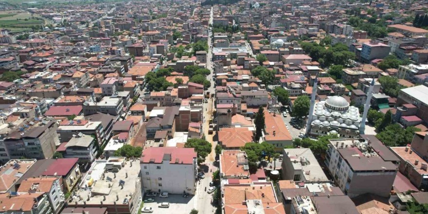 Alaşehir’in prestij caddesinde sıra üst yapıda