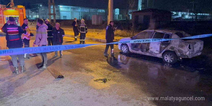 Alevler içinde kalan araçta hayatını kaybeden adamın kendini yaktığı ortaya çıktı