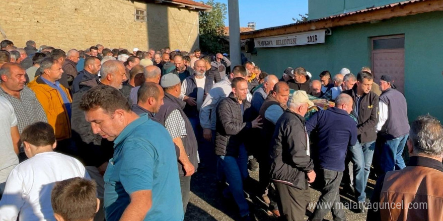 Alevlere teslim olan evde hayatını kaybeden kadın son yolculuğuna uğurlandı