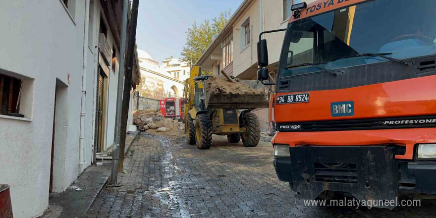 Alevlere teslim olan tarihi hamam küle döndü