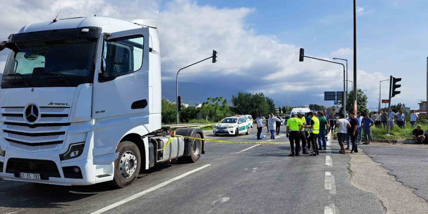 Alışveriş dönüşü tırın çarptığı 5 yaşındaki Melek öldü, annesi yaralandı