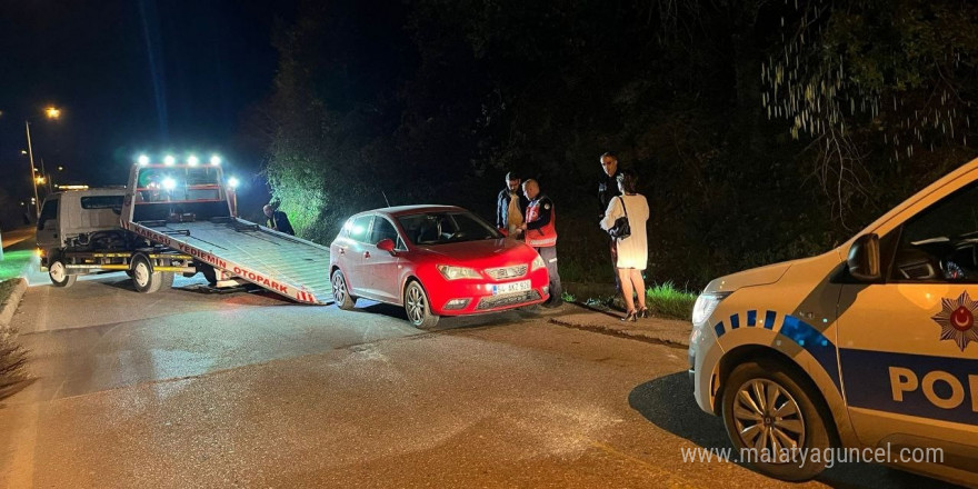 Alkollü kadın sürücü polisten kaçarken girdiği ters yönde kaza yaptı