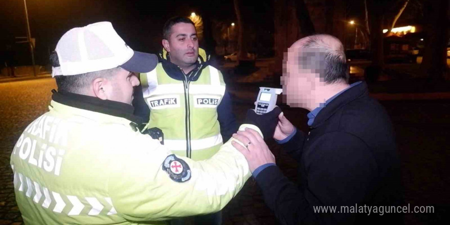 Alkollü sürücü polise zor anlar yaşattı