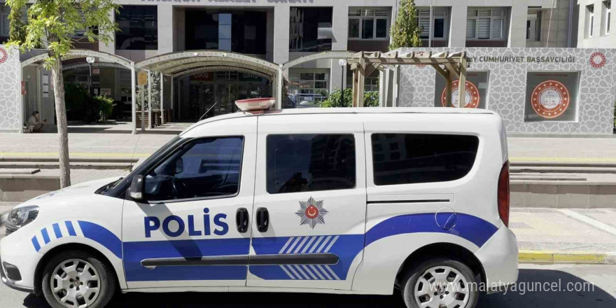 Alkollü vaziyette tabanca temizlerken çocuğu vuran polis tutuklandı