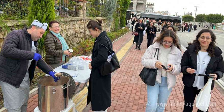 ALKÜ’deki öğrencilere sınav öncesi çorba ikramı