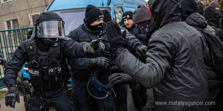 Almanya’da binlerce kişiden aşırı sağ karşıtı protesto