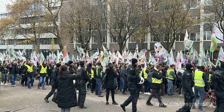 Almanya’da terör örgütü PKK yandaşları yürüyüş düzenledi