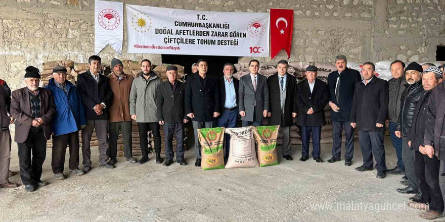 Altıntaş’ta ekili arazileri yangından zarar gören çiftçilere tohum desteği