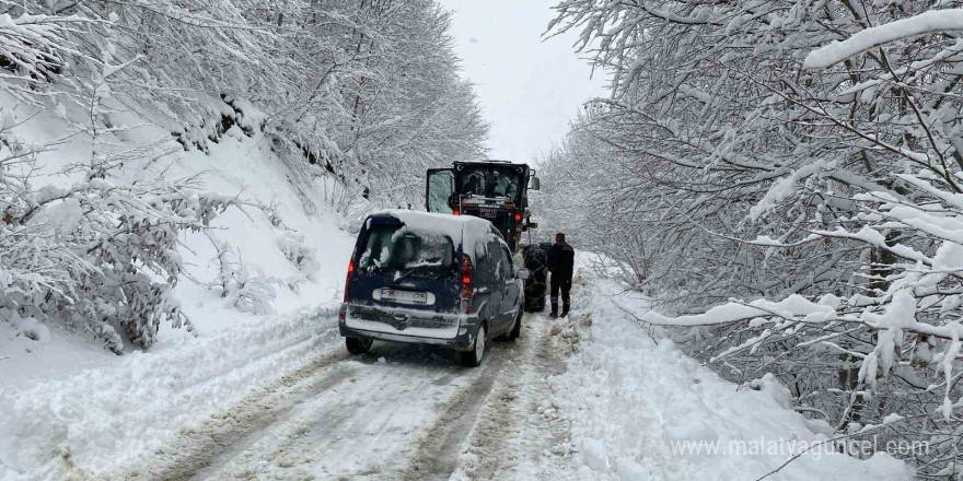 Amasya’da 107 köy yolu kar yağışından ulaşıma kapandı