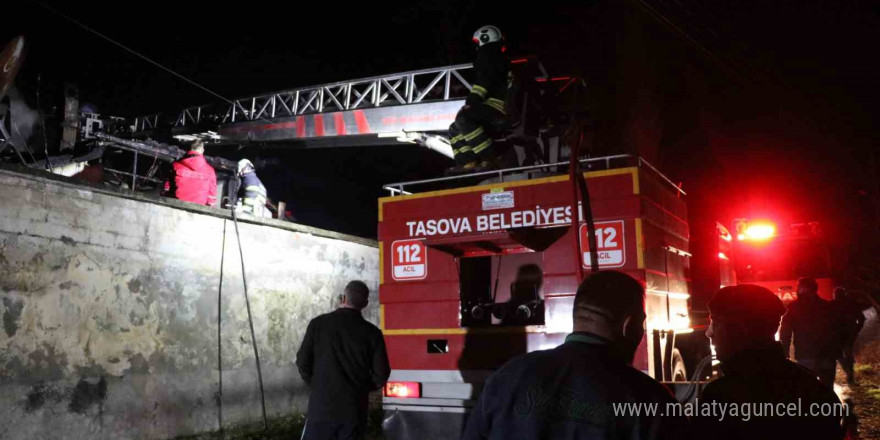 Amasya’da 2 katlı ev alevlere teslim oldu