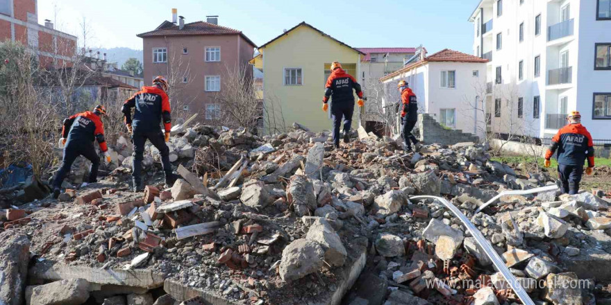 Amasya’daki deprem tatbikatı gerçeği aratmadı