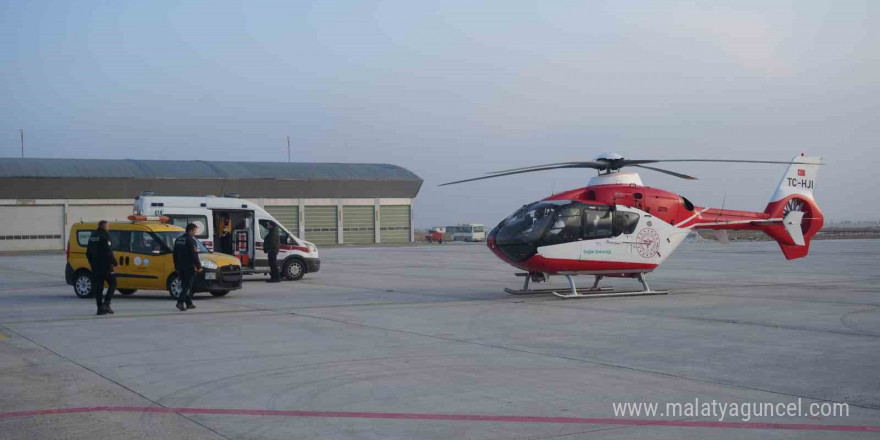 Ambulans helikopter bir günlük bebek için havalandı