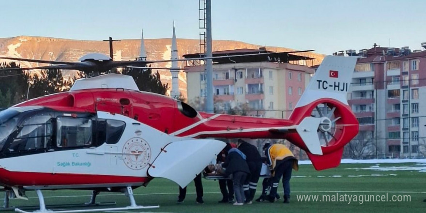 Ambulans helikopter silahla yaralanan genç için havalandı