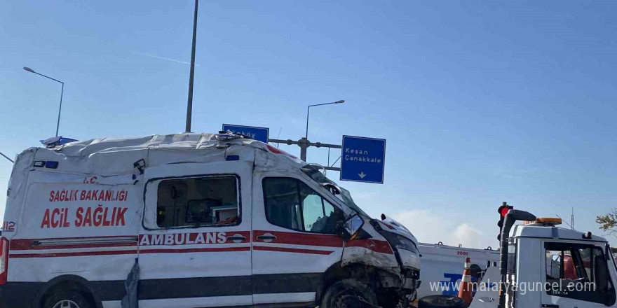 Ambulans kaza yaptı: 7 yaralı