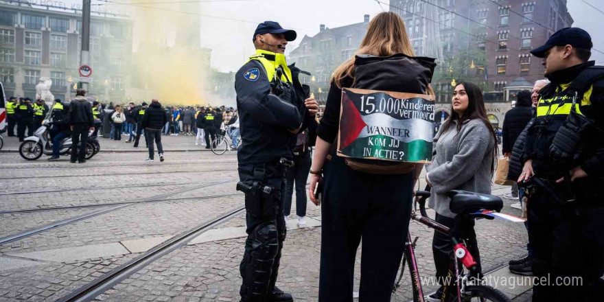 Amsterdam’da İsrailli taraftarlar ile Filistin destekçileri arasında olay çıktı