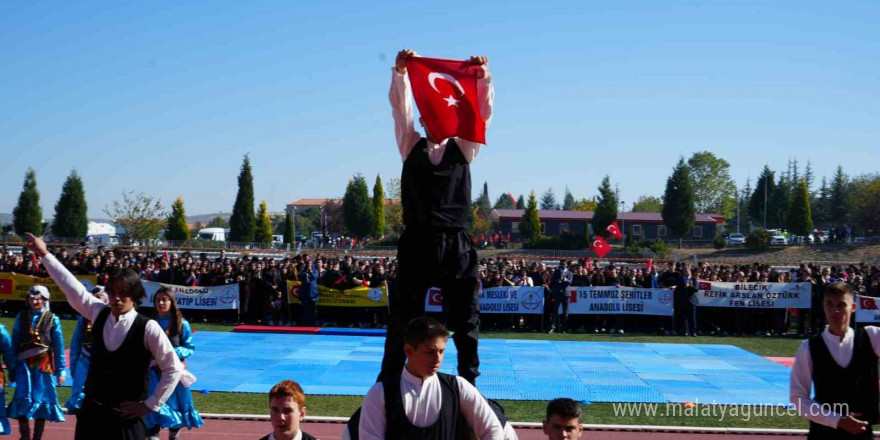 Anadolu Kadınları’nın gösterisi 29 Ekim’e damga vurdu