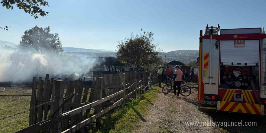 Anız yangınında tarım aletleri kül oldu