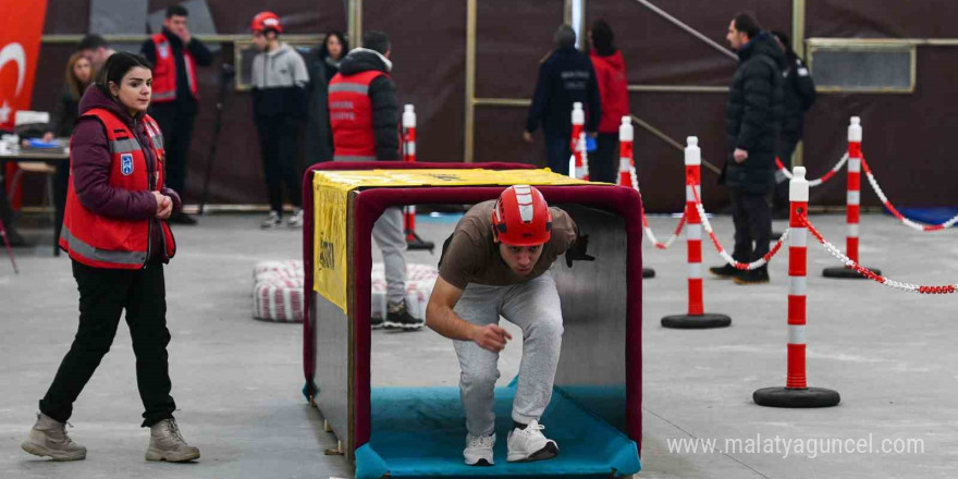 Ankara İtfaiyesi’nde görev alacak 300 itfaiye eri için mülakat süreci başladı