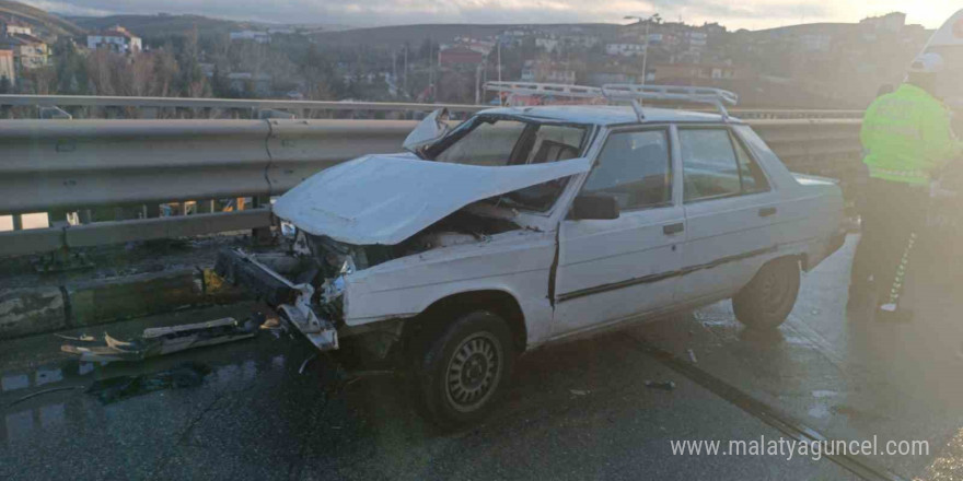 Ankara’da iki ayrı trafik kazasında 4 kişi yaralandı