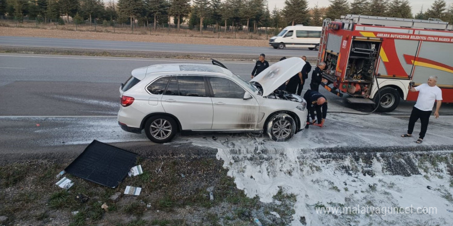 Ankara’da lüks otomobil yandı