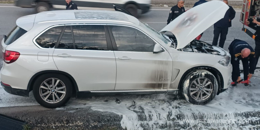 Ankara’da lüks otomobil yandı