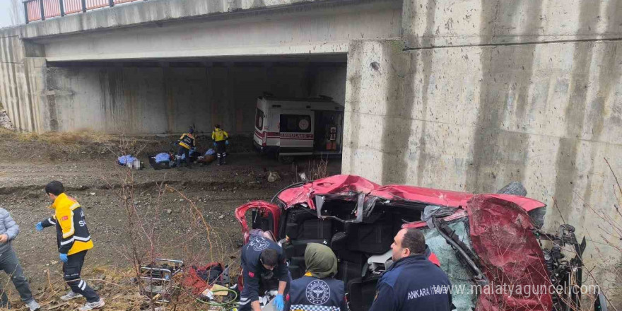 Ankara’da otomobil şarampole uçtu: 5 ölü