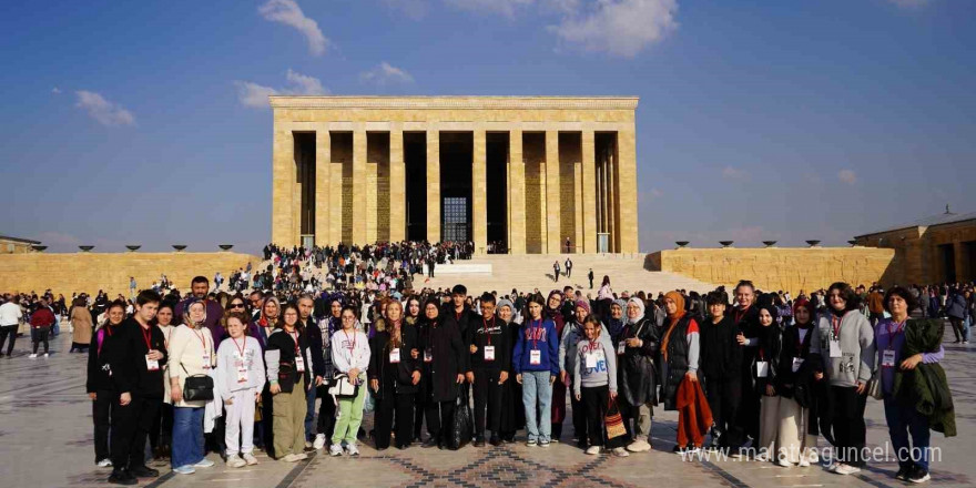 Ankara’ya düzenlenen gezide Ata’nın huzuruna çıktılar