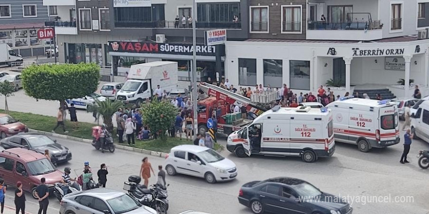 Anne ve oğlunun yaralandığı kaza kamerada