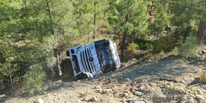 Antalya-Isparta yolu üzerinde feci kaza: 2 ölü, 6 ağır yaralı