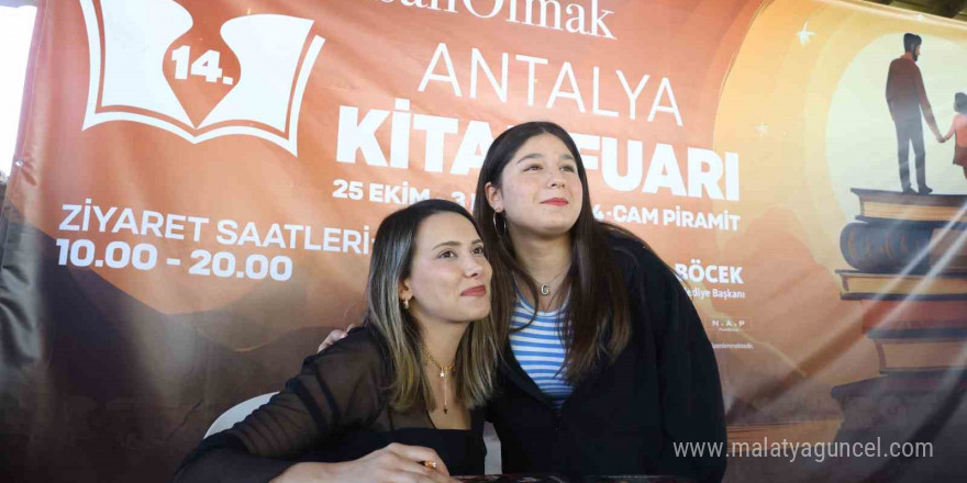 Antalya Kitap Fuarı’nda genç yazarlar okurlarıyla buluştu