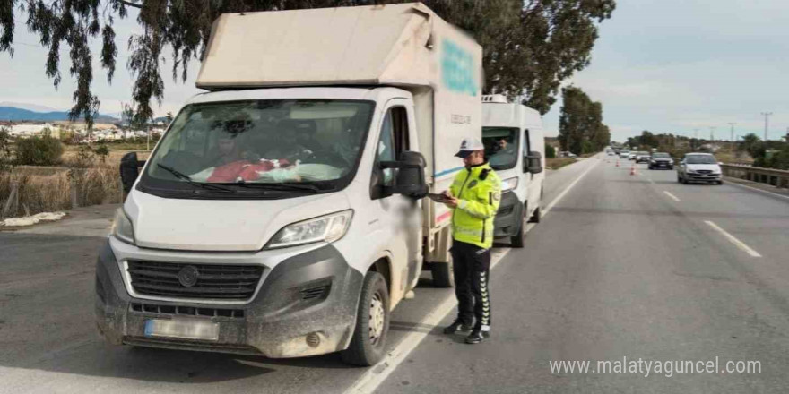 Antalya’da 1 haftada 60 bin araç kontrol edildi