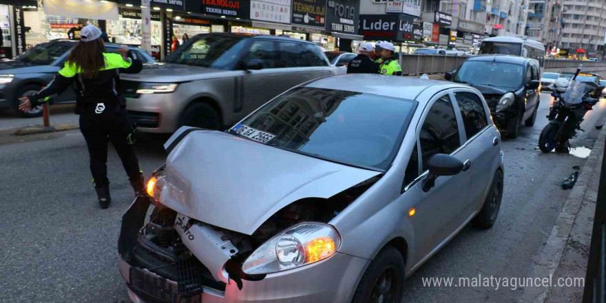 Antalya’da 3 aracın karıştığı zincirleme kazada 1 kişi yaralandı