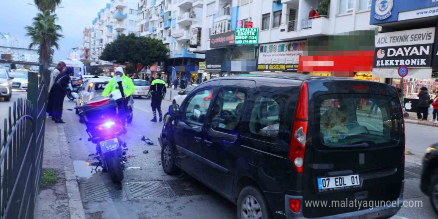 Antalya’da 3 aracın karıştığı zincirleme kazada 1 kişi yaralandı