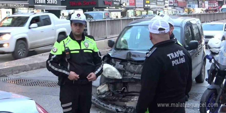 Antalya’da 3 aracın karıştığı zincirleme kazada 1 kişi yaralandı