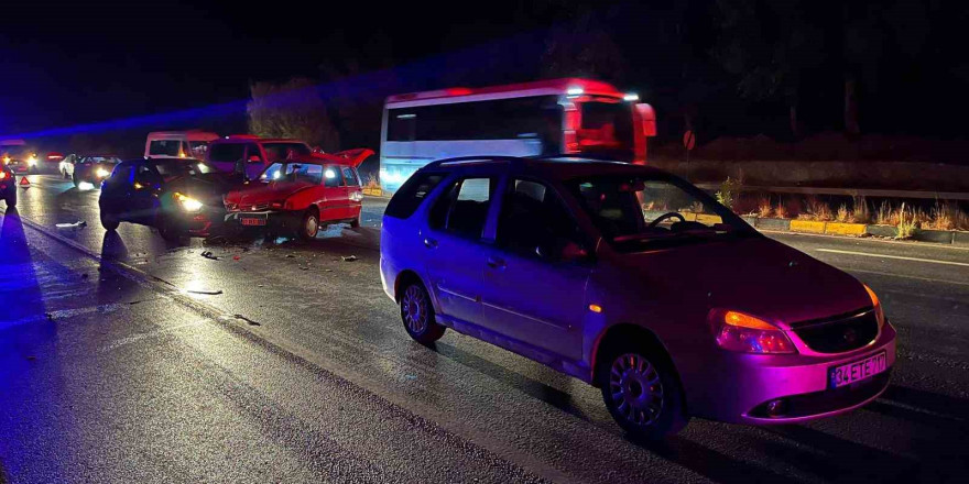 Antalya’da 3 araçlı zincirlemeli kaza: 1 yaralı