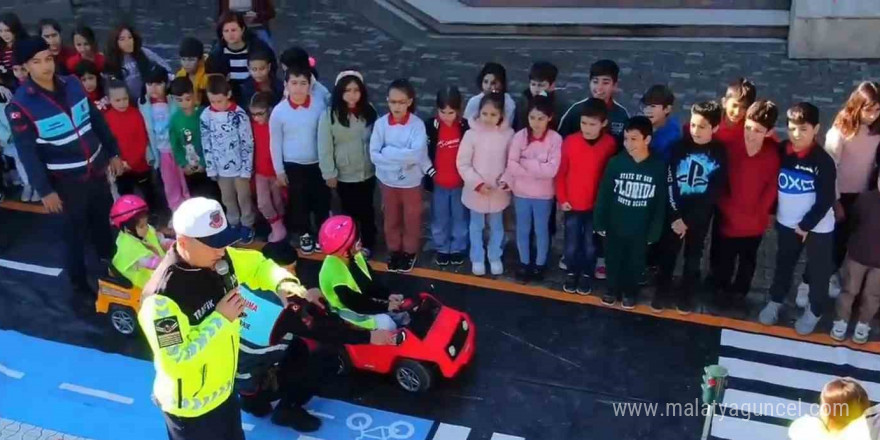 Antalya’da 30 bin öğrenci trafik dedektifi oldu