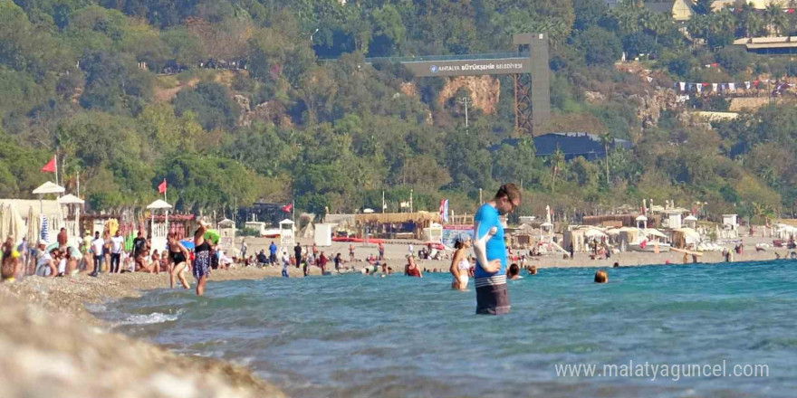 Antalya’da deniz suyu sıcaklığı, hava sıcaklığını yakaladı