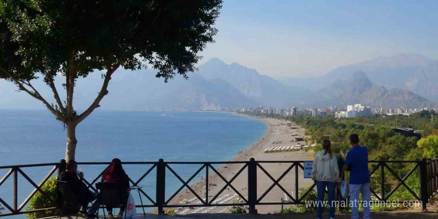 Antalya’da deniz suyu sıcaklığı, hava sıcaklığını yakaladı