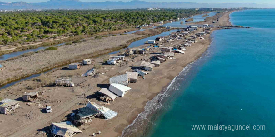 Antalya’da denize sıfır çardaklar tarihe karıştı, sahil halkın kullanımına açılacak